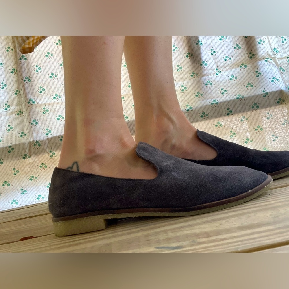 Blue gray flat size 6